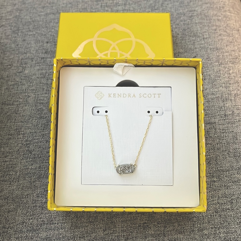 🤍✨NWT KENDRA SCOTT NECKLACE✨🤍